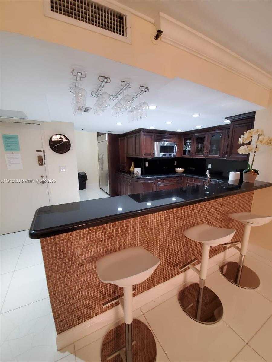 Small Image of 1717 NORTH BAYSHORE DR #A-3646, Miami Number 7