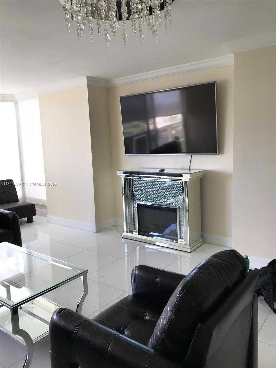 Small Image of 1717 NORTH BAYSHORE DR #A-3646, Miami Number 9