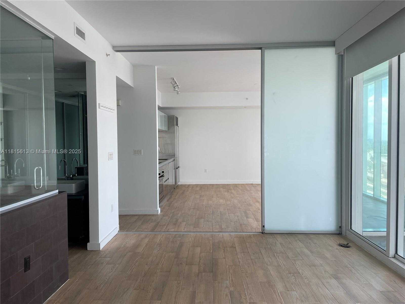 Small Image of 1040 BISCAYNE BLVD #1105, Miami Number 10
