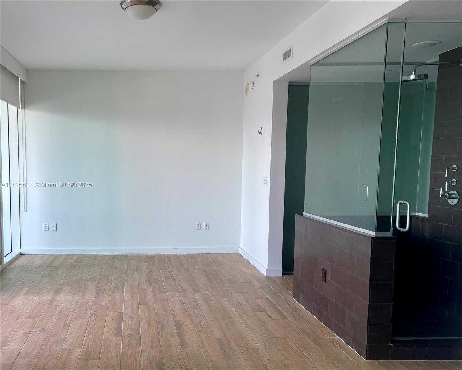 Small Image of 1040 BISCAYNE BLVD #1105, Miami Number 11