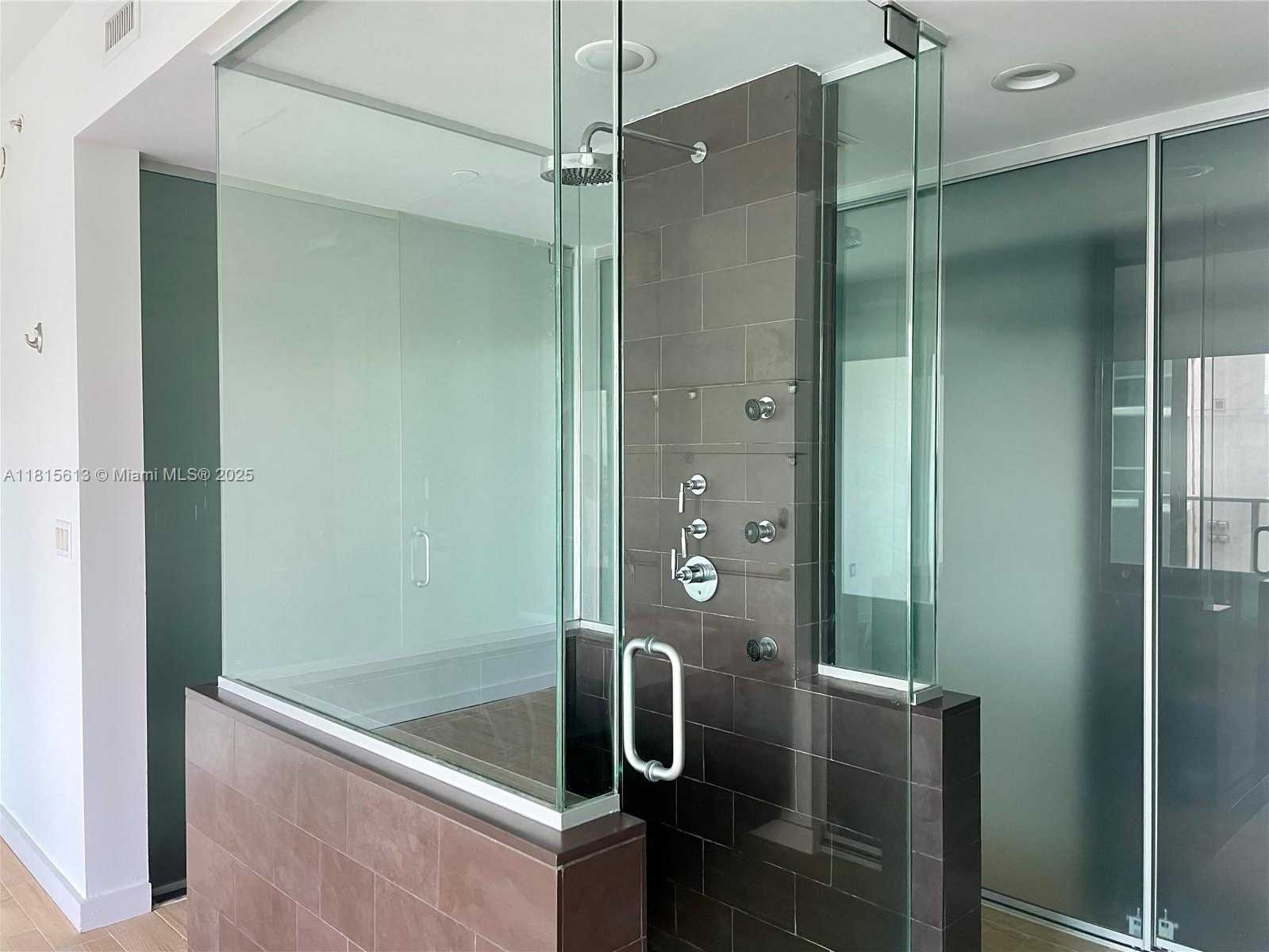 Small Image of 1040 BISCAYNE BLVD #1105, Miami Number 13