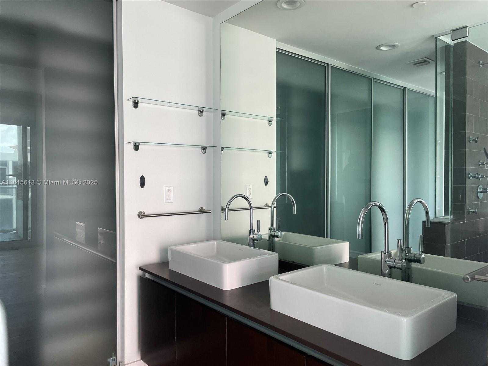 Small Image of 1040 BISCAYNE BLVD #1105, Miami Number 14