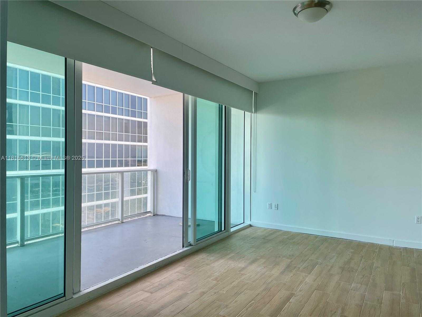 Small Image of 1040 BISCAYNE BLVD #1105, Miami Number 16