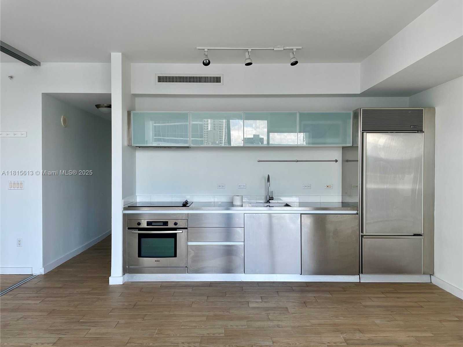 Small Image of 1040 BISCAYNE BLVD #1105, Miami Number 3