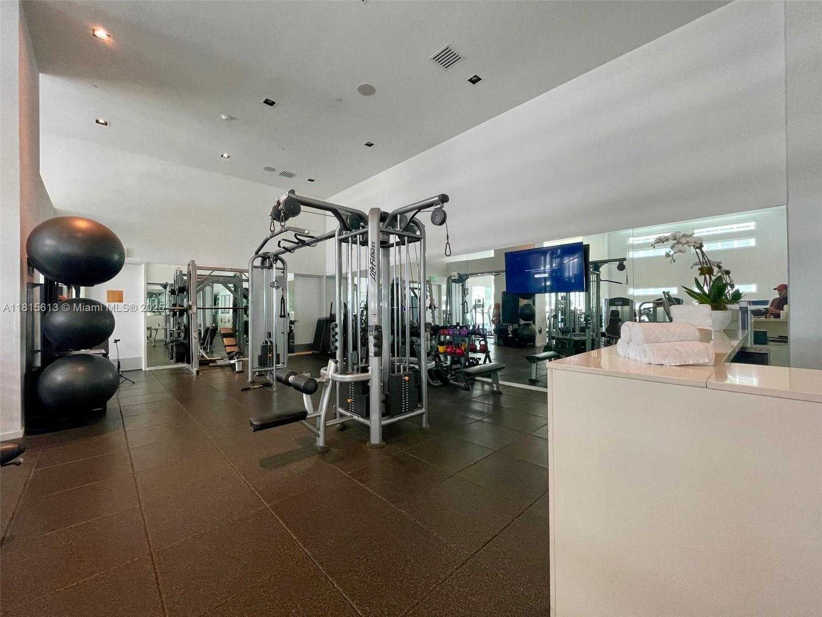 Small Image of 1040 BISCAYNE BLVD #1105, Miami Number 30
