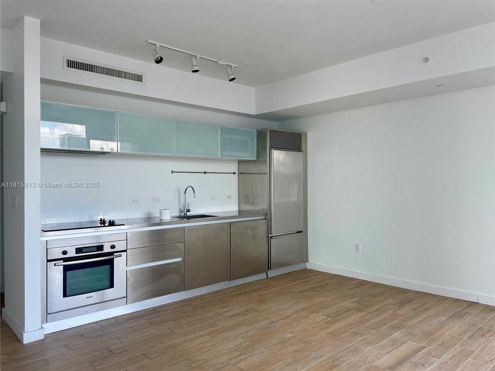 Small Image of 1040 BISCAYNE BLVD #1105, Miami Number 4