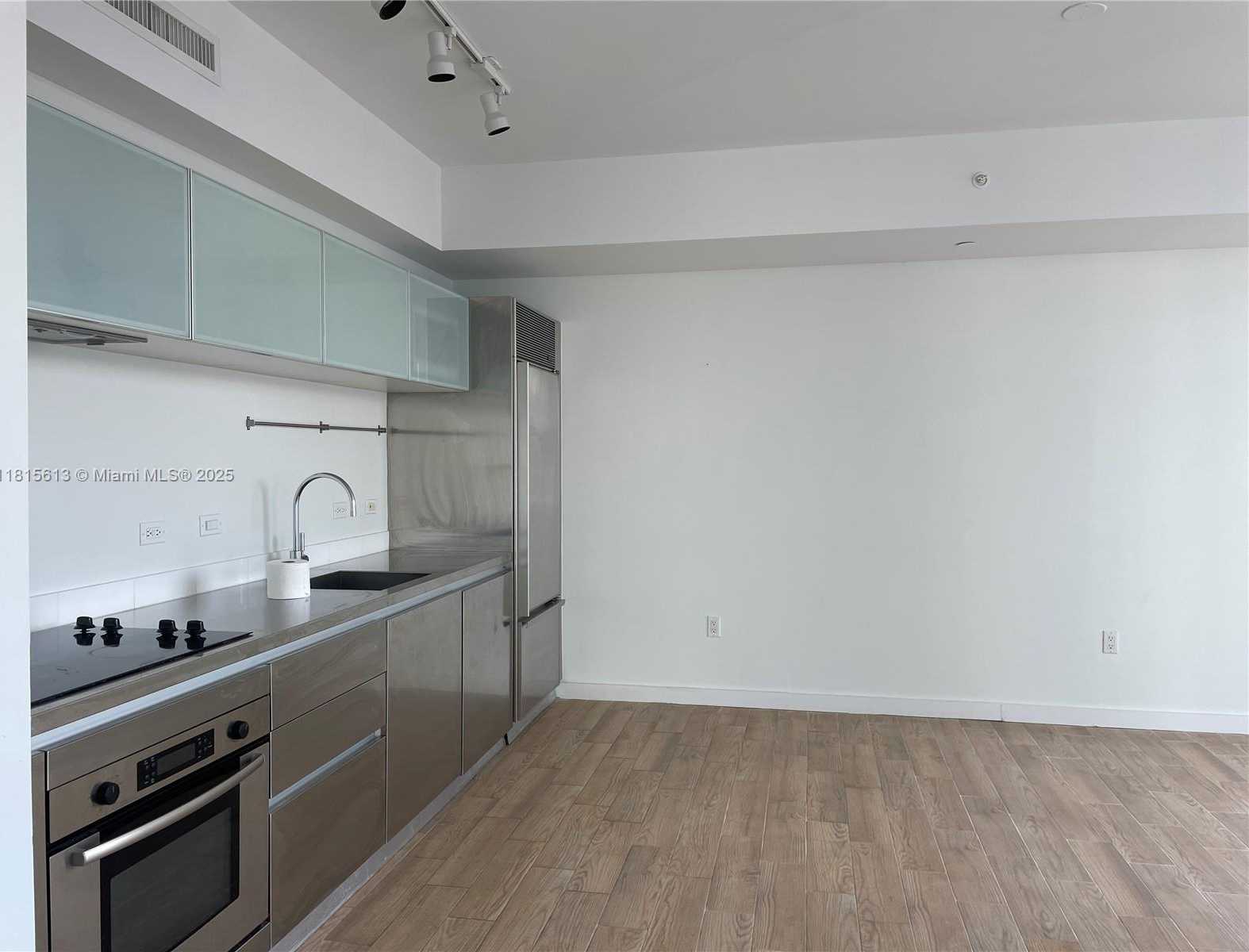 Small Image of 1040 BISCAYNE BLVD #1105, Miami Number 5