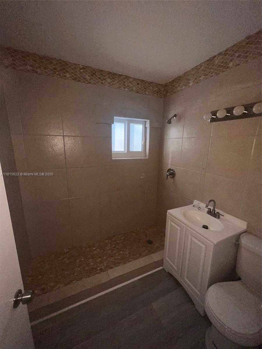 Small Image of 17690 NORTH EAST 19TH AVE, North Miami Beach Number 15