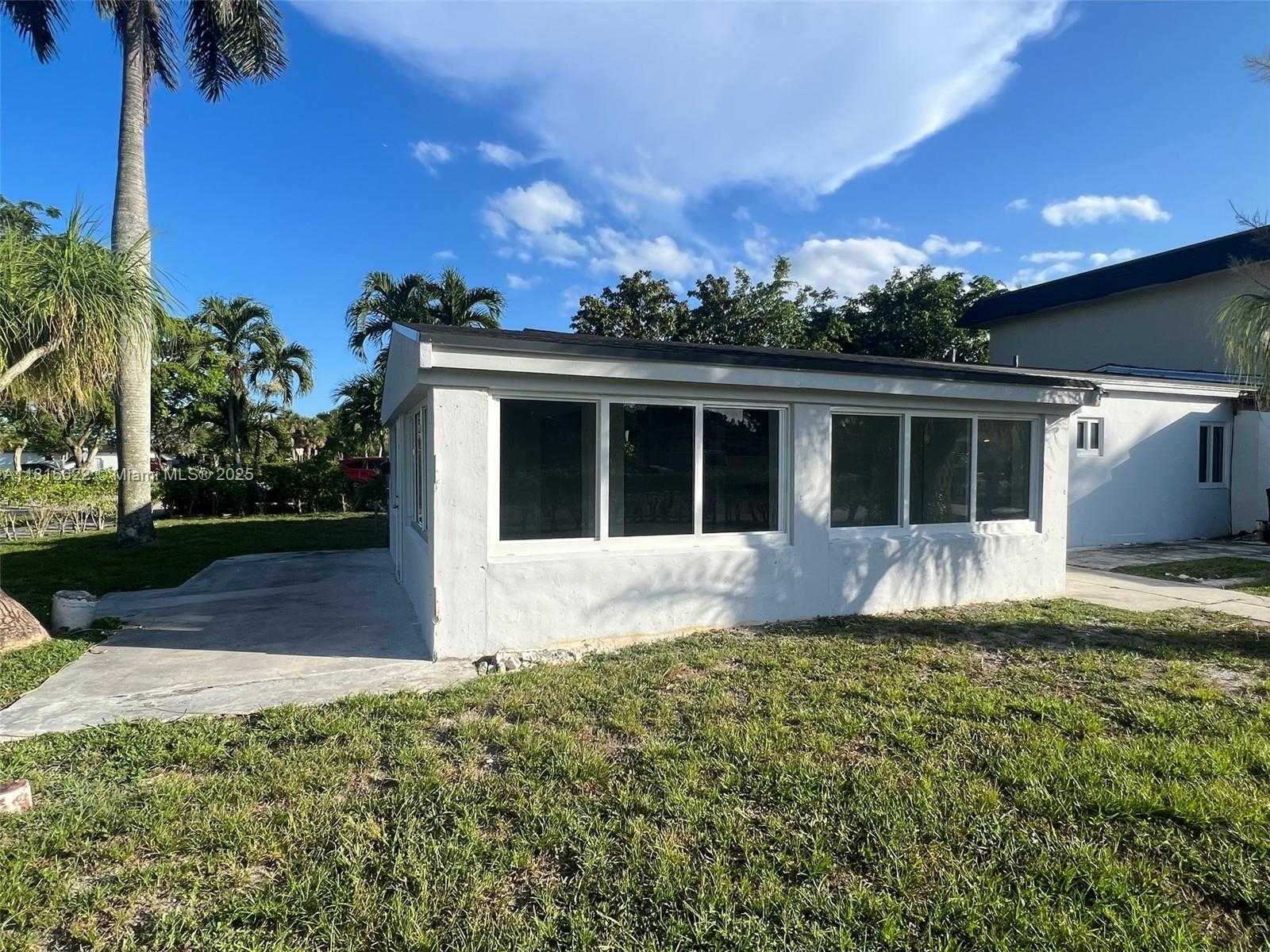 Small Image of 17690 NORTH EAST 19TH AVE, North Miami Beach Number 3