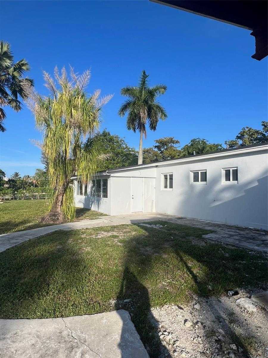 Small Image of 17690 NORTH EAST 19TH AVE, North Miami Beach Number 4