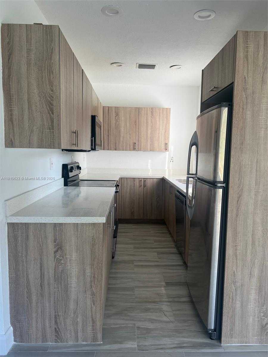 Small Image of 17690 NORTH EAST 19TH AVE, North Miami Beach Number 5