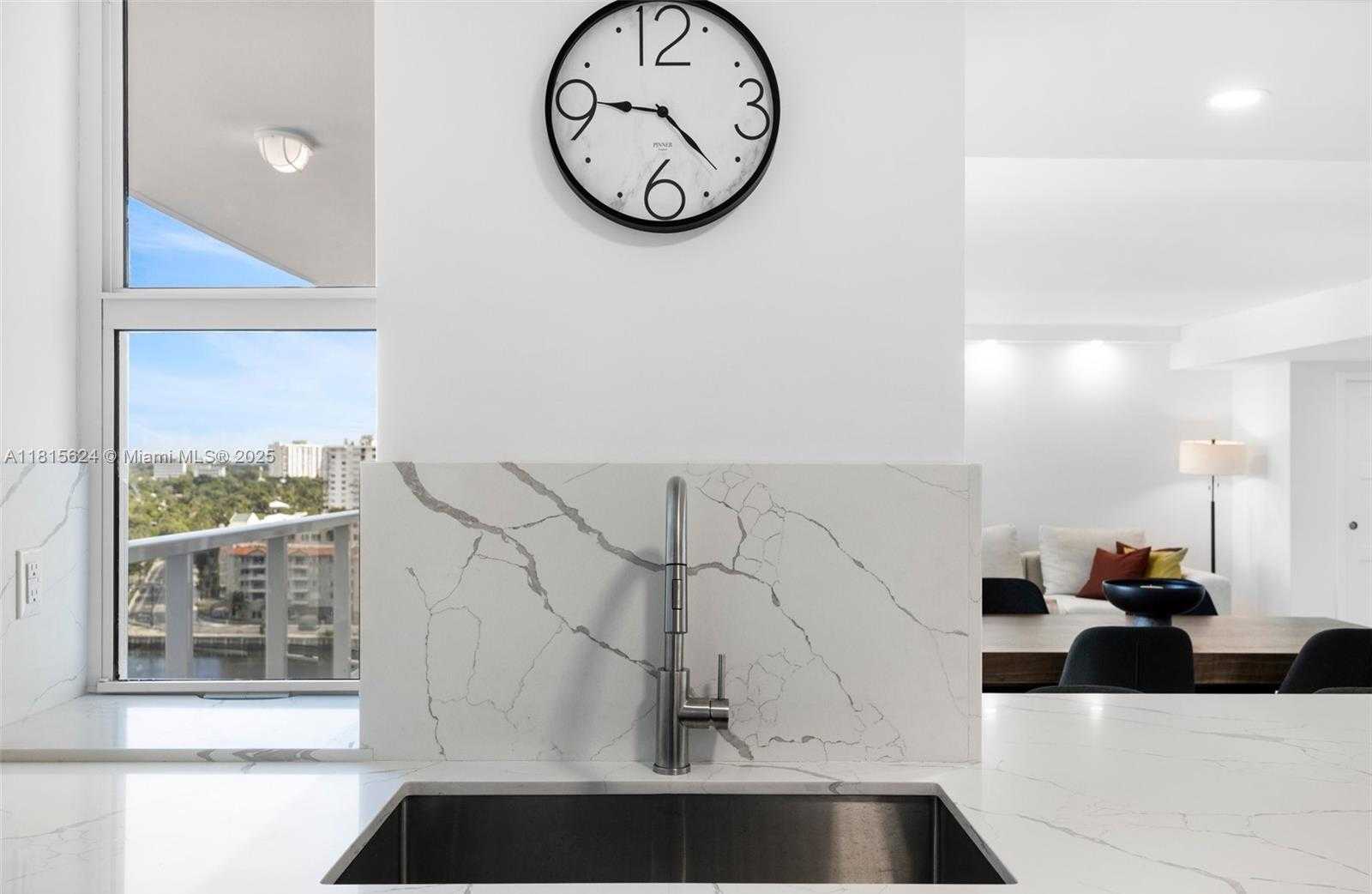 Small Image of 2401 COLLINS AVE #1508, Miami Beach Number 10