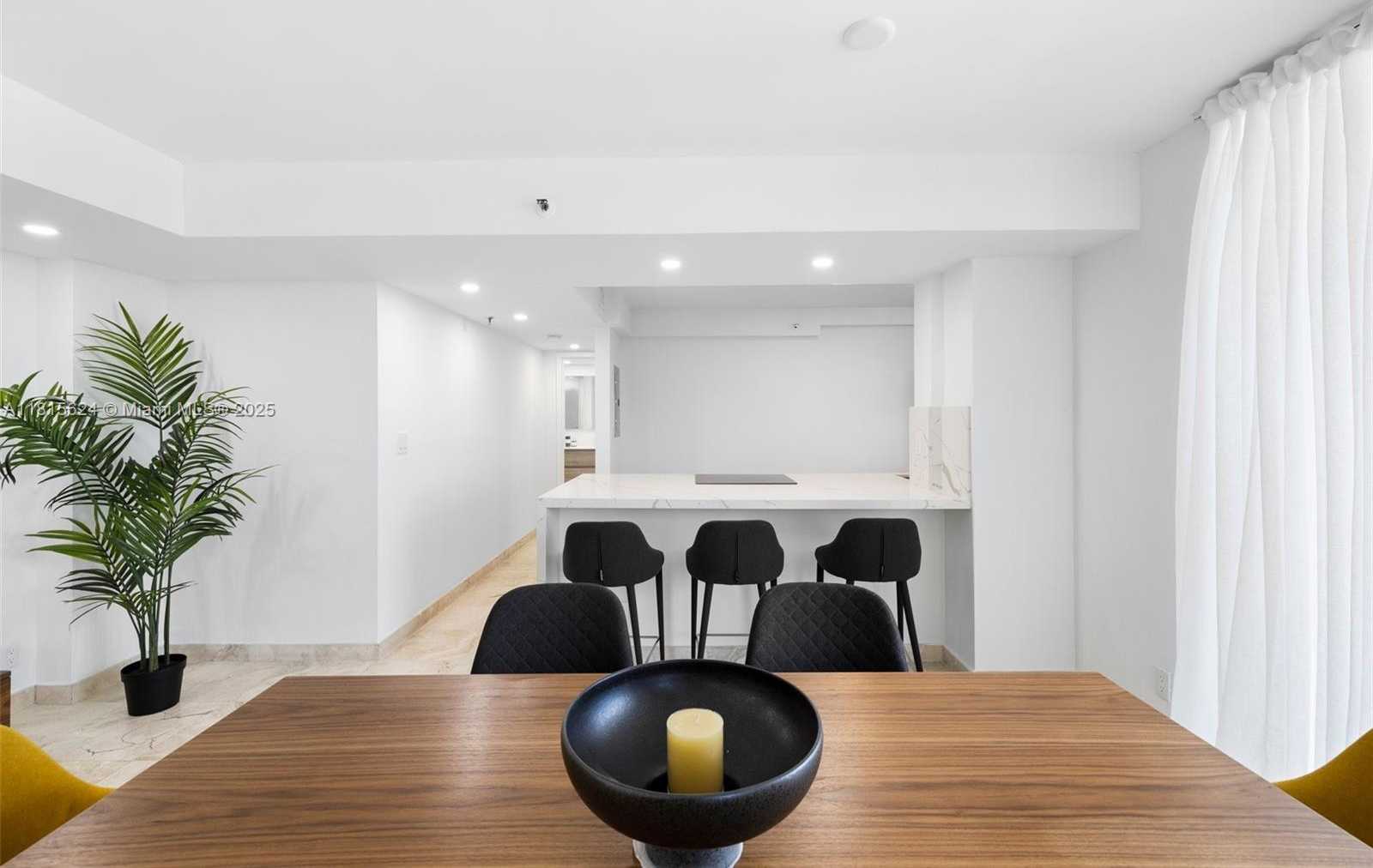 Small Image of 2401 COLLINS AVE #1508, Miami Beach Number 14
