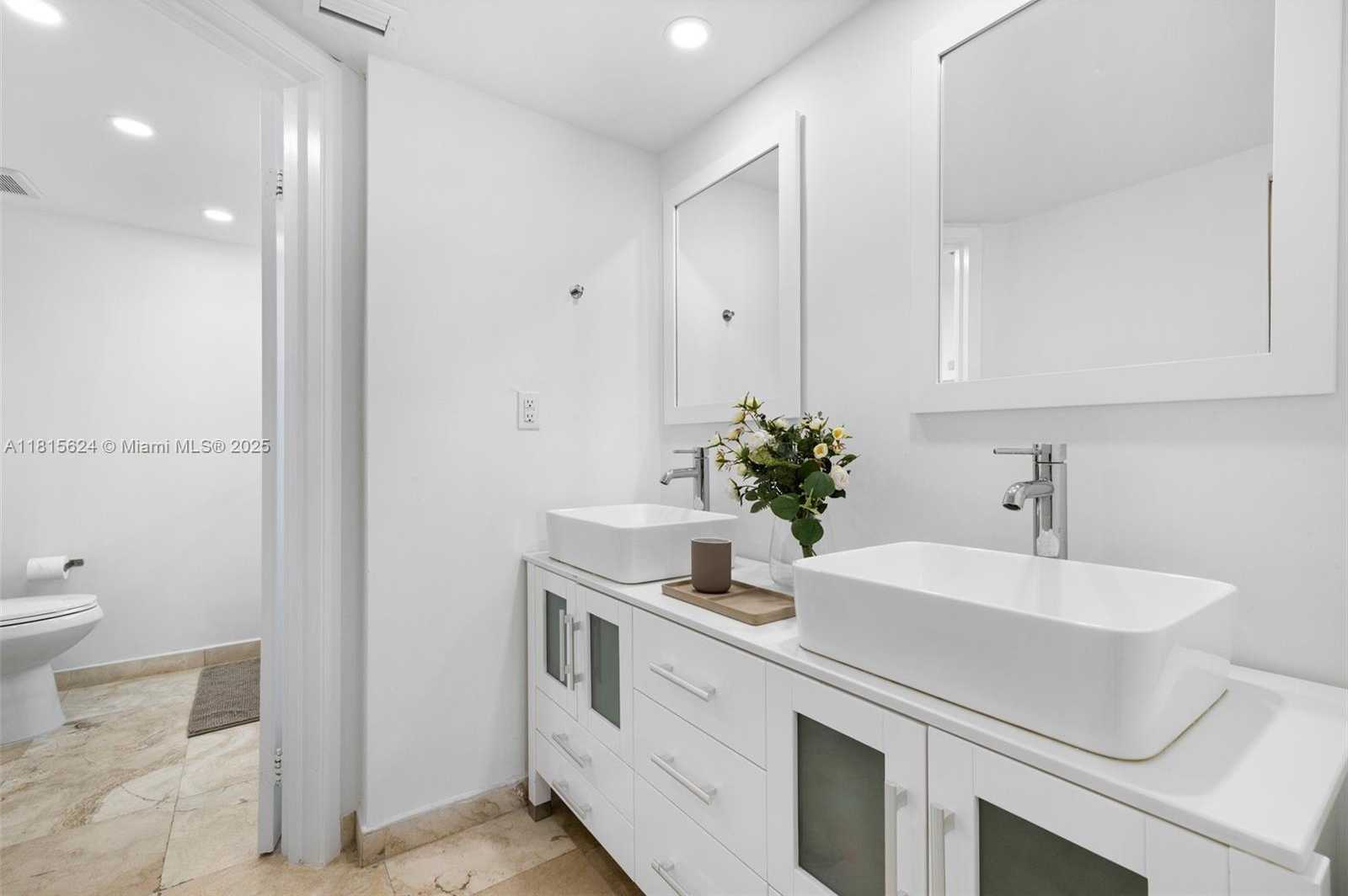 Small Image of 2401 COLLINS AVE #1508, Miami Beach Number 23