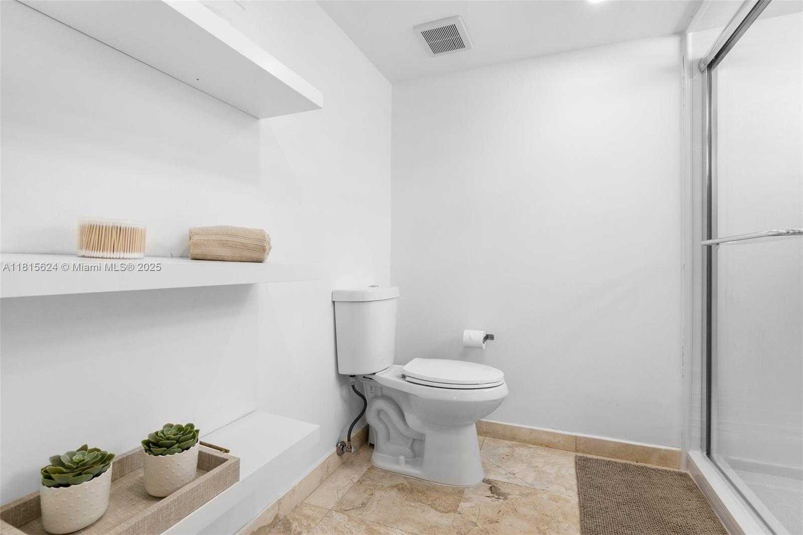 Small Image of 2401 COLLINS AVE #1508, Miami Beach Number 25