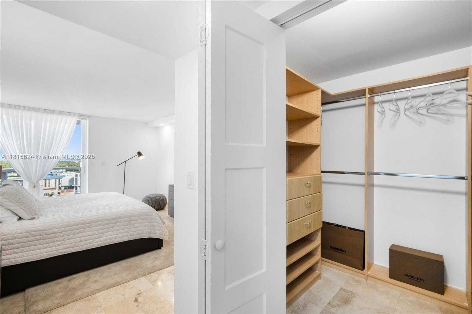 Small Image of 2401 COLLINS AVE #1508, Miami Beach Number 27