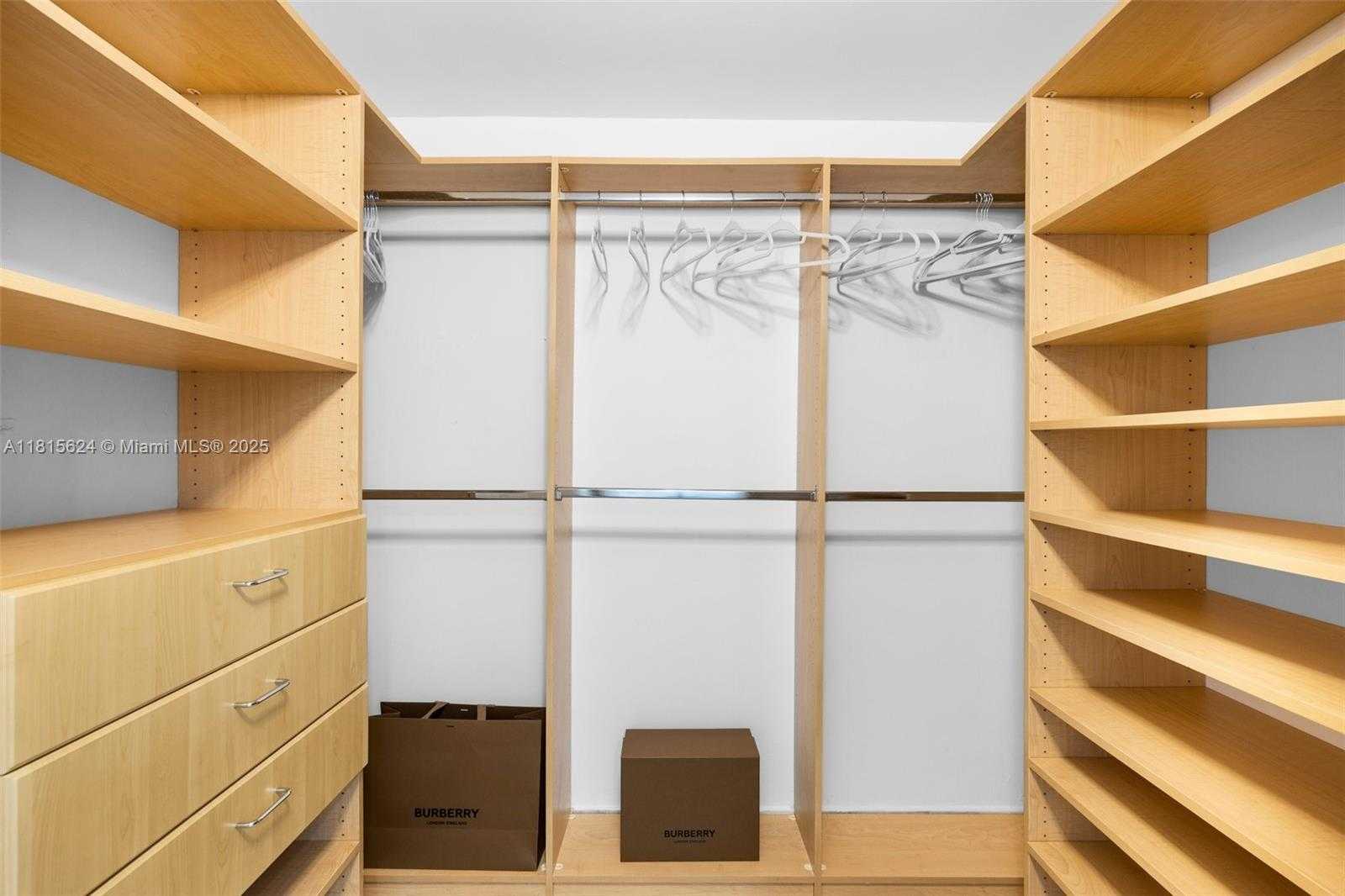 Small Image of 2401 COLLINS AVE #1508, Miami Beach Number 36