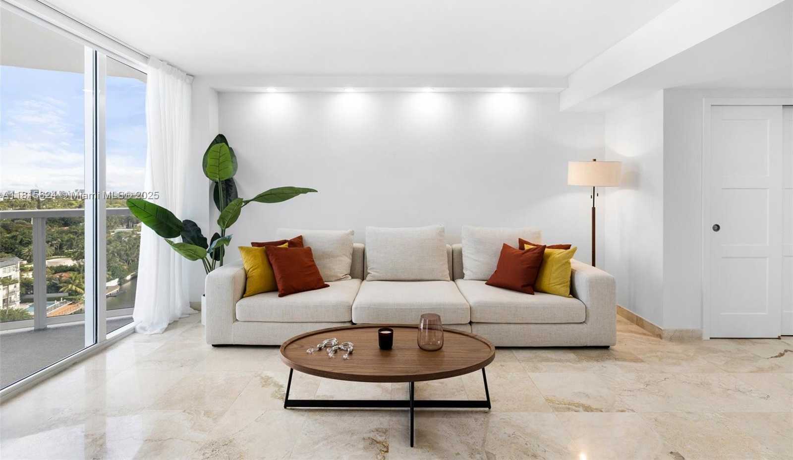 Small Image of 2401 COLLINS AVE #1508, Miami Beach Number 6