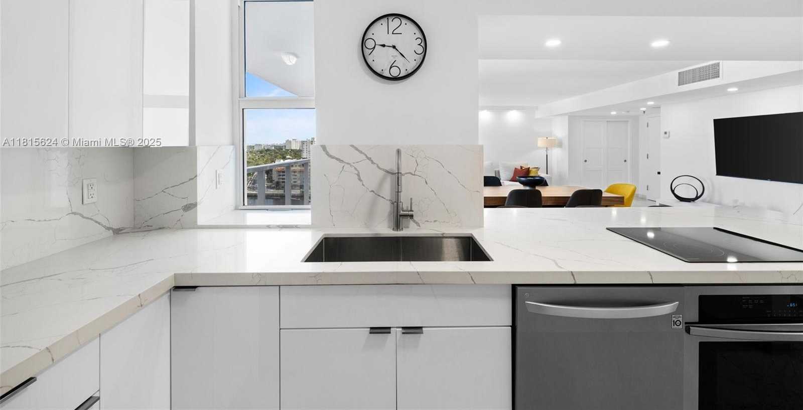 Small Image of 2401 COLLINS AVE #1508, Miami Beach Number 8