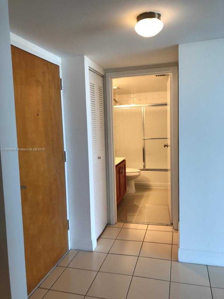 Small Image of 7601 EAST TREASURE DR #915, North Bay Village Number 15
