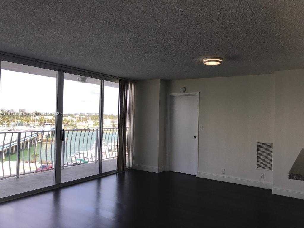 Small Image of 7601 EAST TREASURE DR #915, North Bay Village Number 17