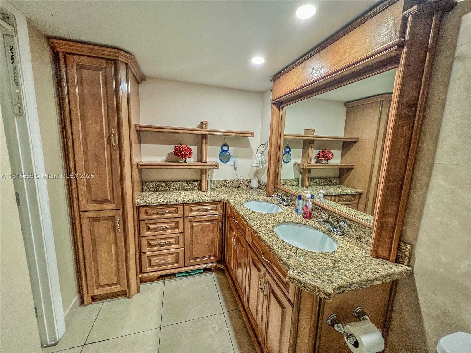 Small Image of 3301 NORTH COUNTRY CLUB DR #306, Aventura Number 4