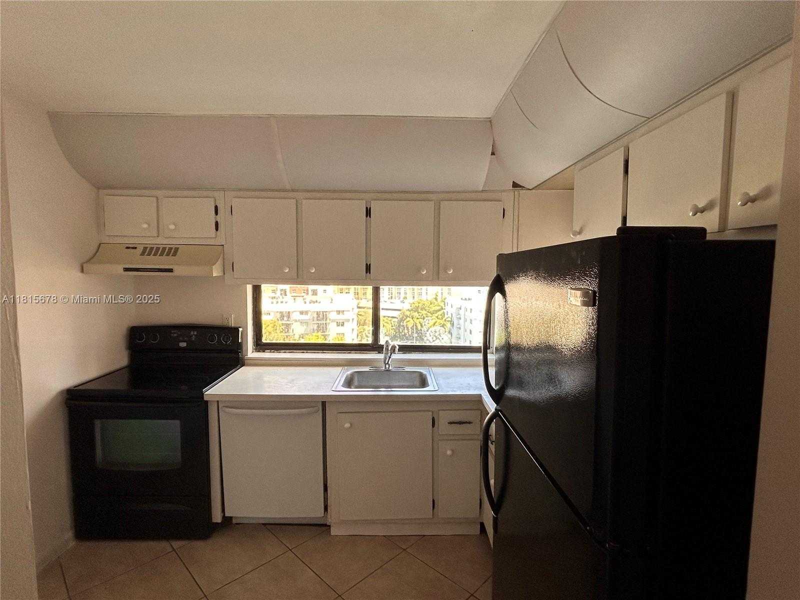 Small Image of 17021 NORTH BAY RD #1005, Sunny Isles Beach Number 10