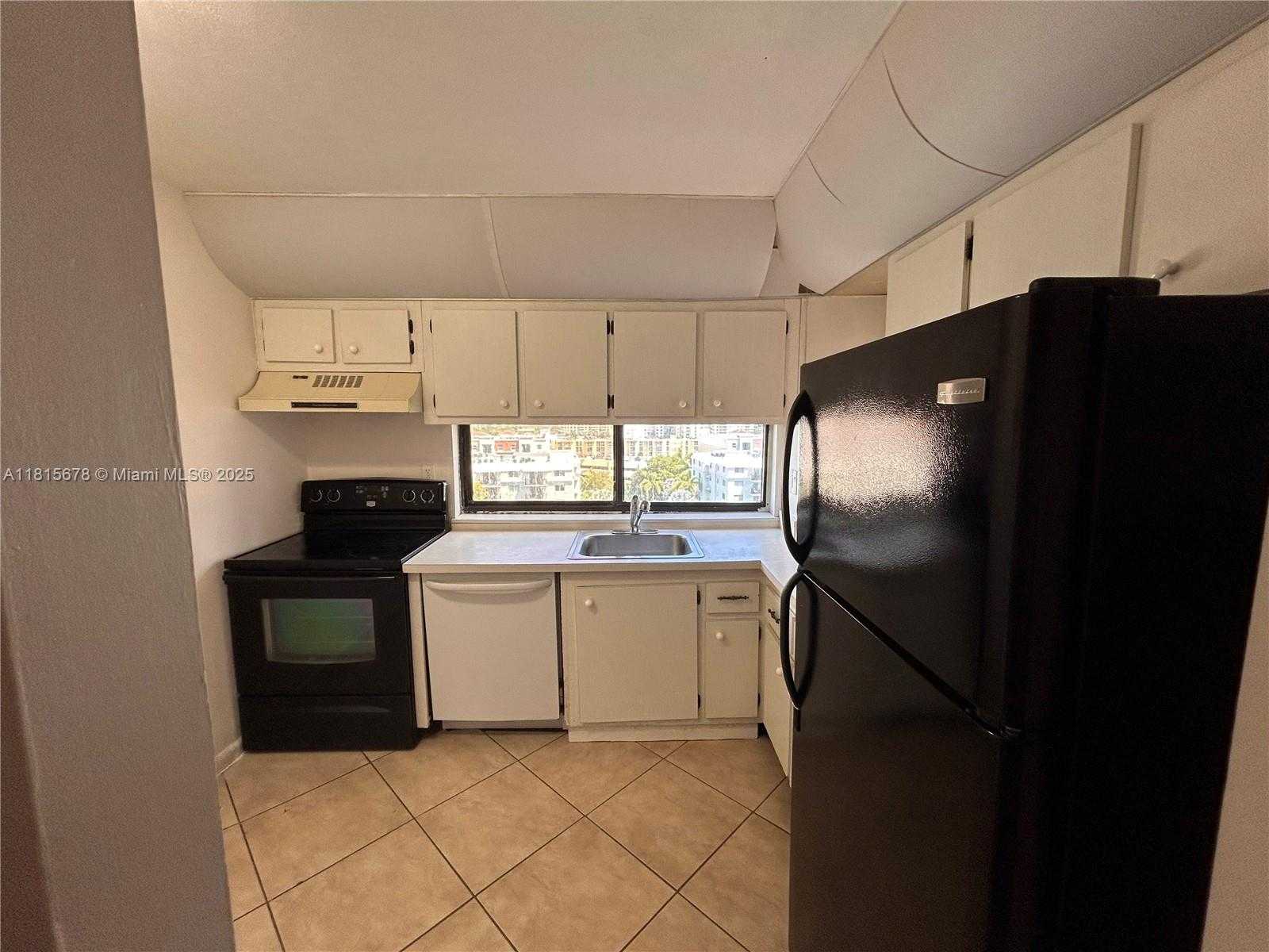 Small Image of 17021 NORTH BAY RD #1005, Sunny Isles Beach Number 12