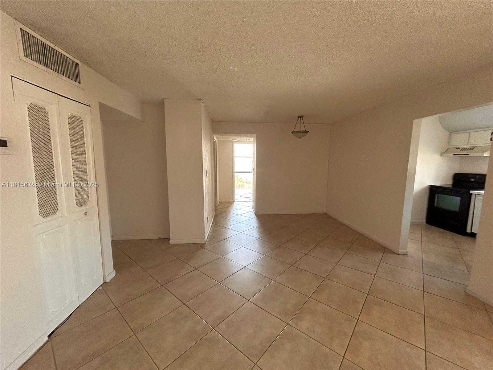 Small Image of 17021 NORTH BAY RD #1005, Sunny Isles Beach Number 6