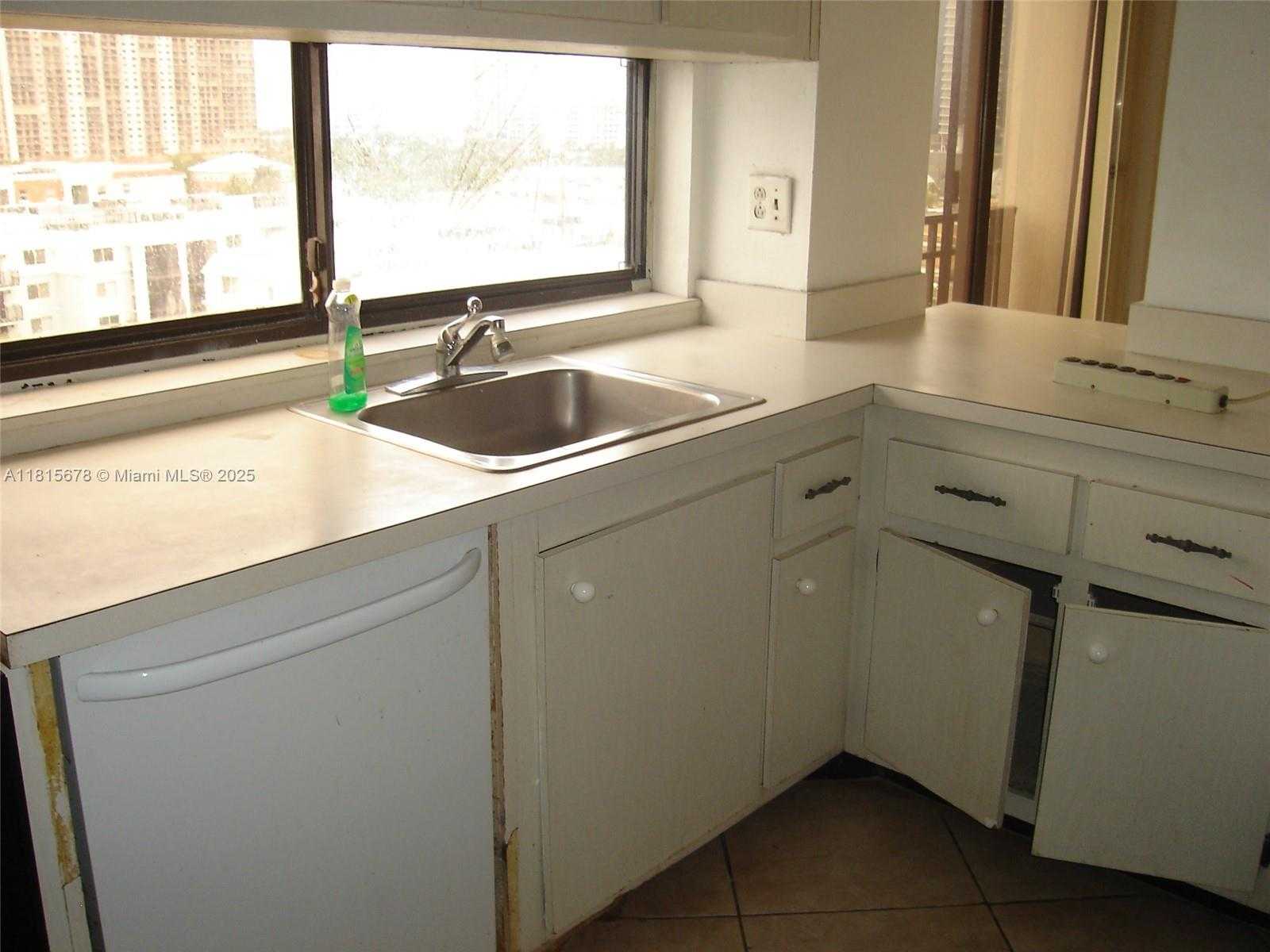 Small Image of 17021 NORTH BAY RD #1005, Sunny Isles Beach Number 9