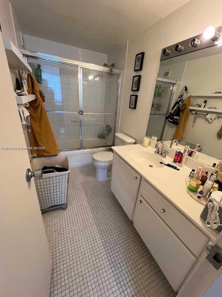 Small Image of 1000 WEST AVE #211, Miami Beach Number 8