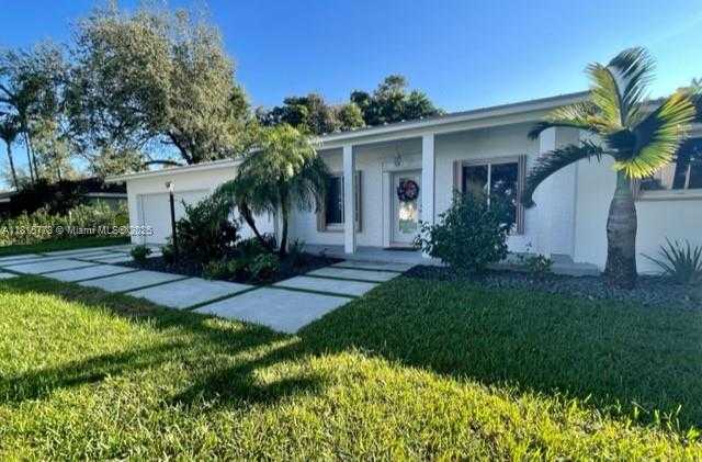 Small Image of 15925 SOUTH WEST 83RD CT, Palmetto Bay Number 4