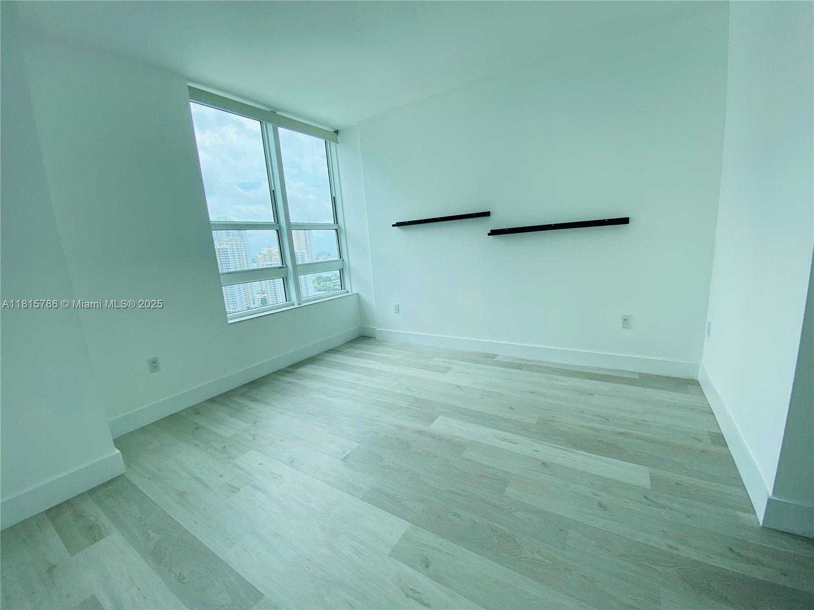 Small Image of 950 BRICKELL BAY DR #2706, Miami Number 11