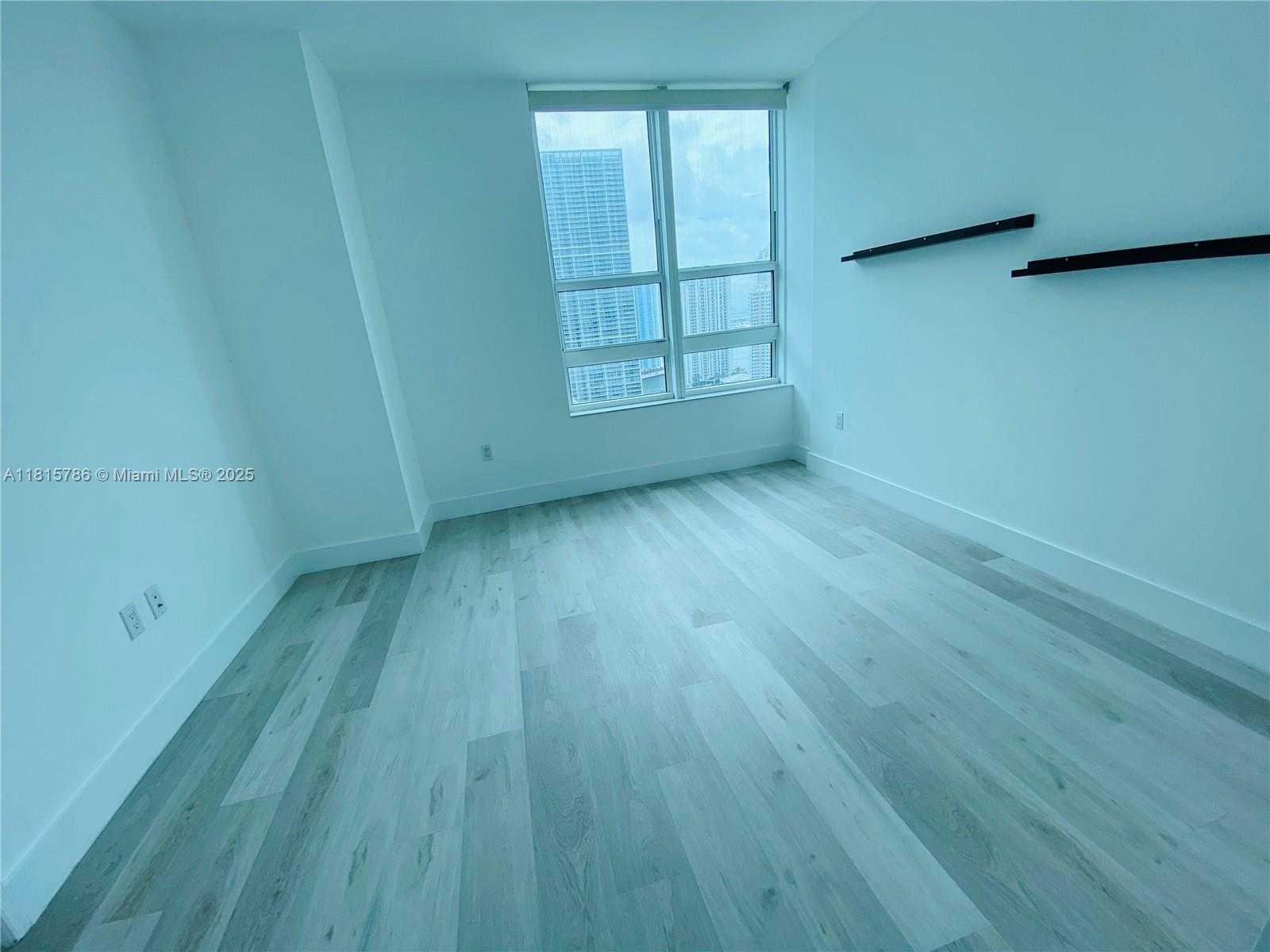 Small Image of 950 BRICKELL BAY DR #2706, Miami Number 12