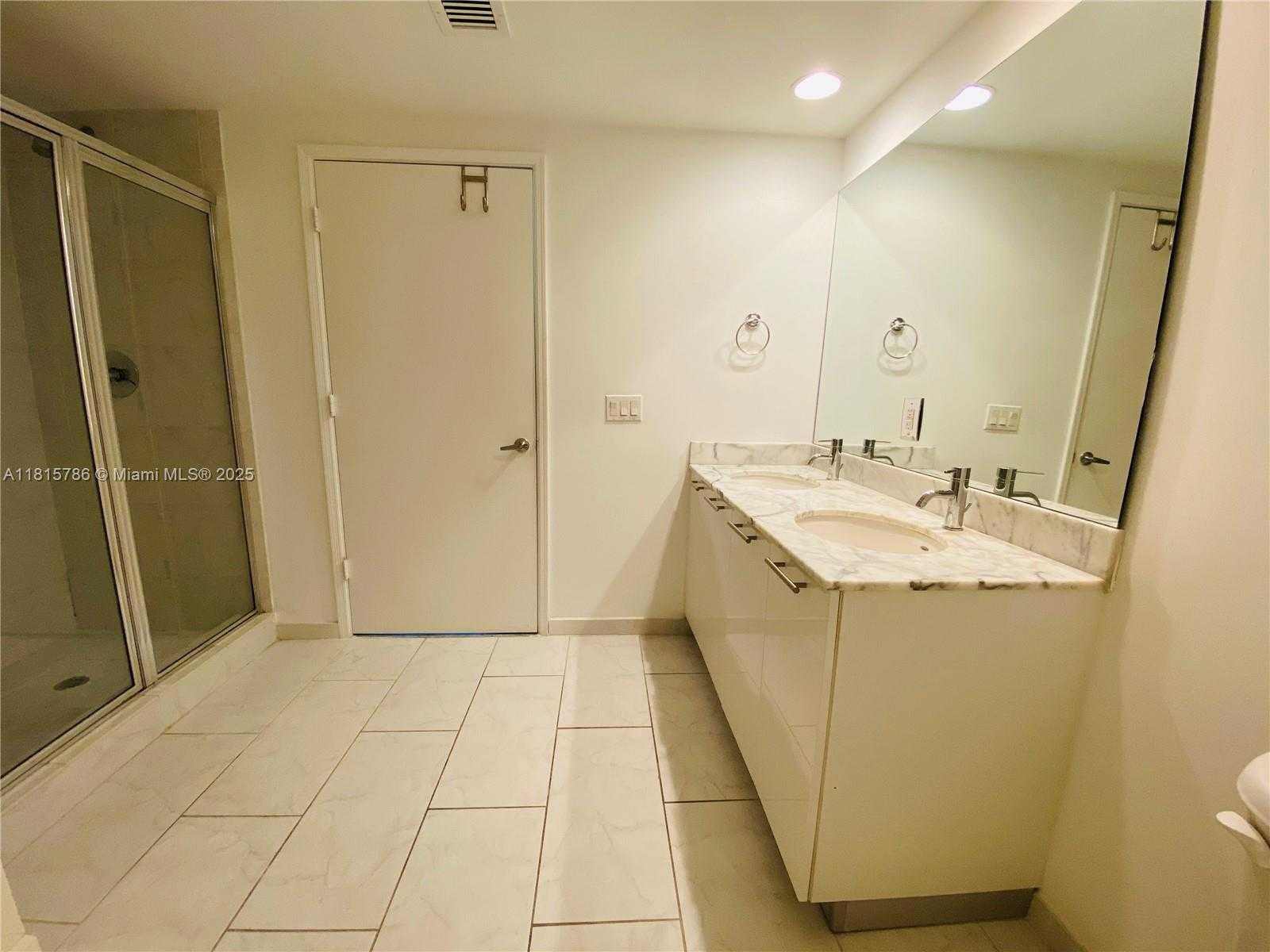 Small Image of 950 BRICKELL BAY DR #2706, Miami Number 16