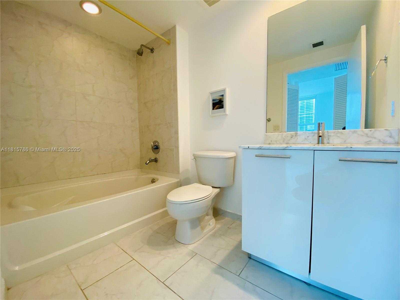 Small Image of 950 BRICKELL BAY DR #2706, Miami Number 18