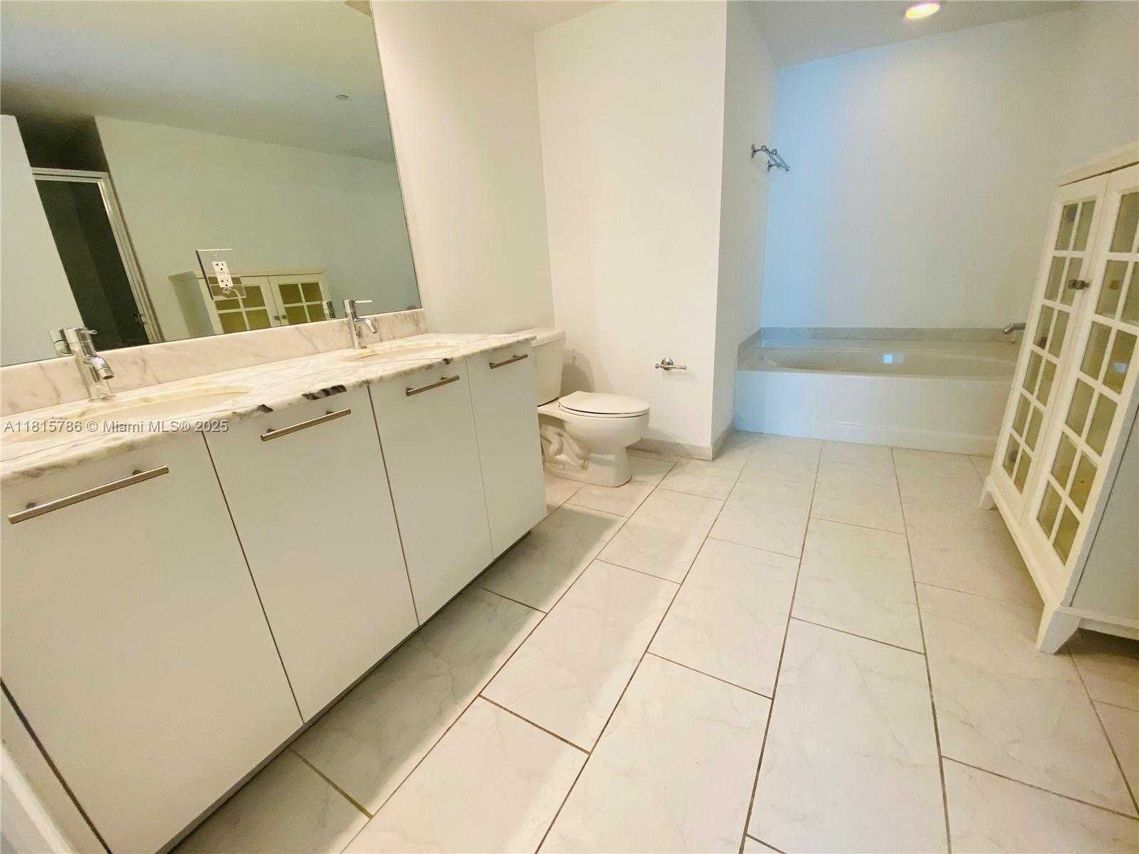 Small Image of 950 BRICKELL BAY DR #2706, Miami Number 19