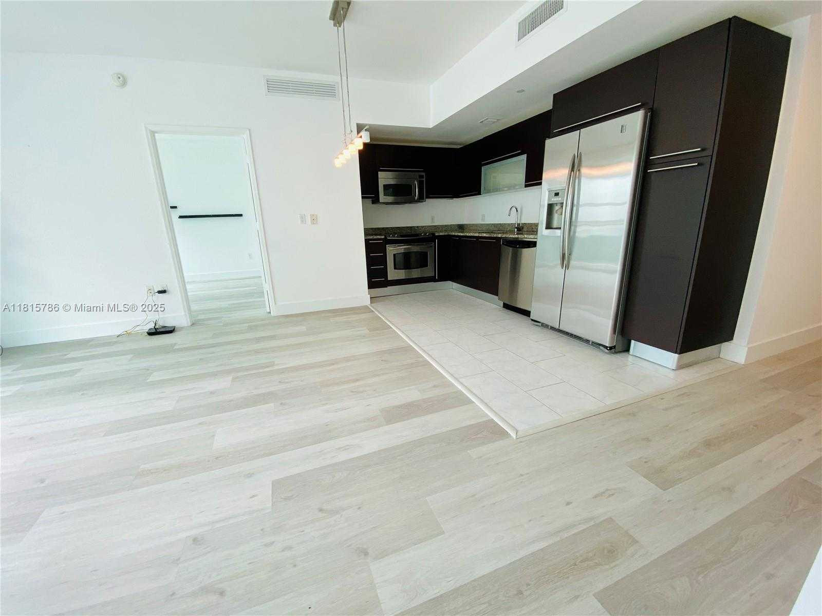 Small Image of 950 BRICKELL BAY DR #2706, Miami Number 2