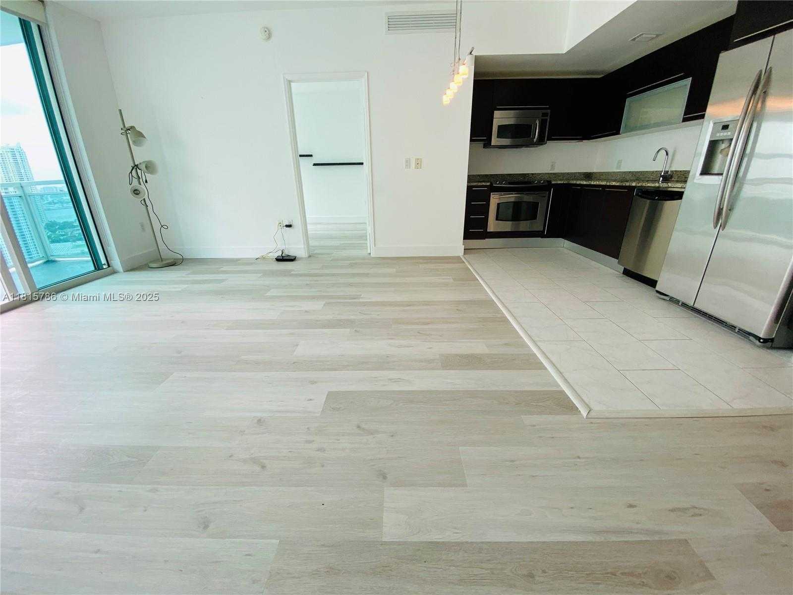 Small Image of 950 BRICKELL BAY DR #2706, Miami Number 3