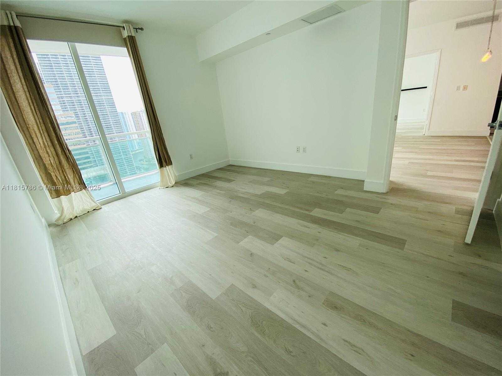 Small Image of 950 BRICKELL BAY DR #2706, Miami Number 7
