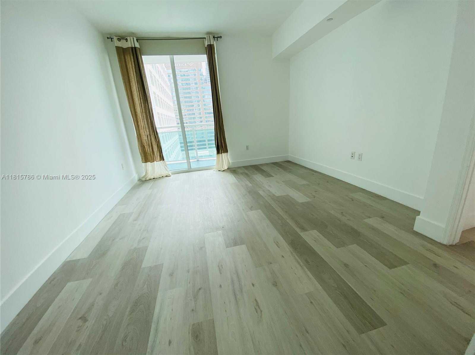 Small Image of 950 BRICKELL BAY DR #2706, Miami Number 8