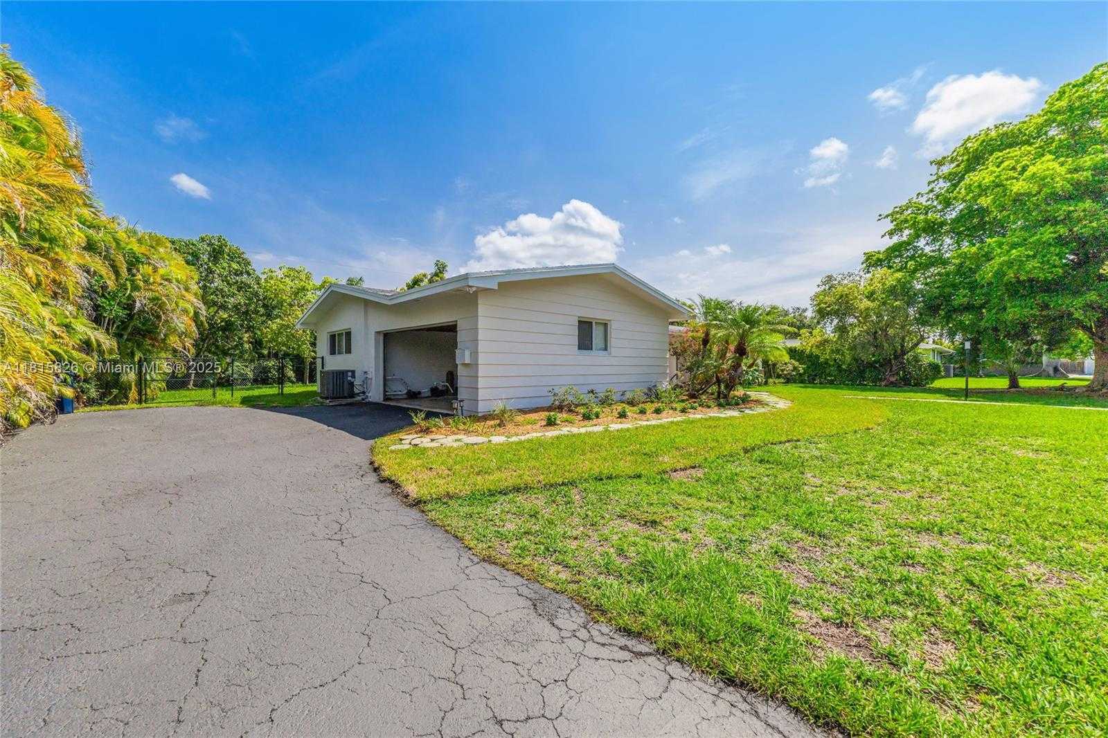 Small Image of 8825 SOUTH WEST 151ST ST, Palmetto Bay Number 26