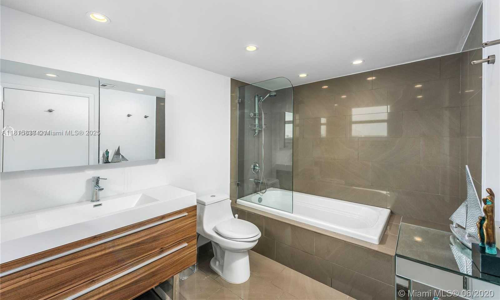 Small Image of 10350 WEST BAY HARBOR DR #PHP, Bay Harbor Islands Number 12