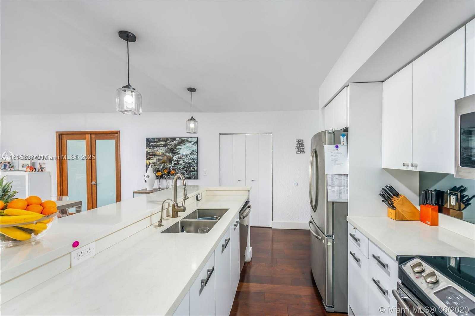 Small Image of 10350 WEST BAY HARBOR DR #PHP, Bay Harbor Islands Number 7