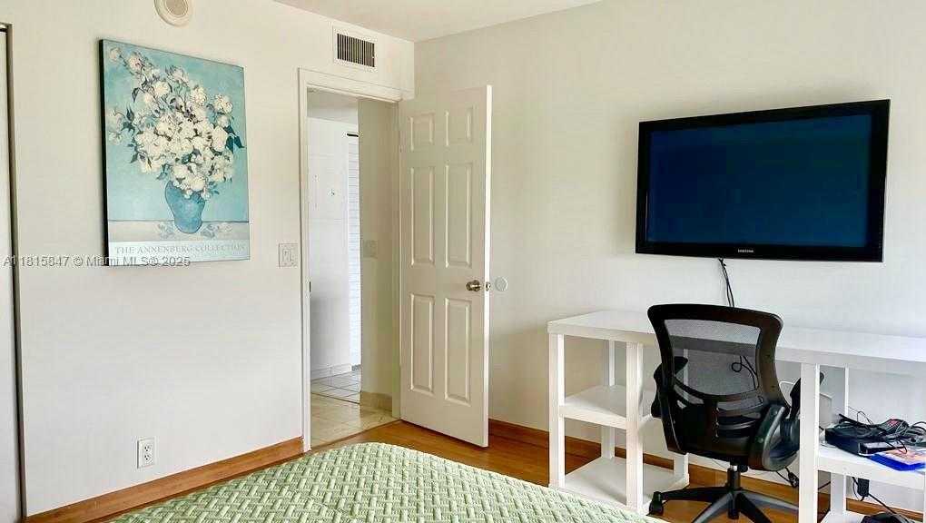 Small Image of 3500 MYSTIC POINTE DR #3103, Aventura Number 11