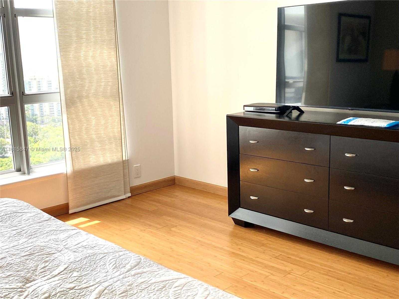 Small Image of 3500 MYSTIC POINTE DR #3103, Aventura Number 9