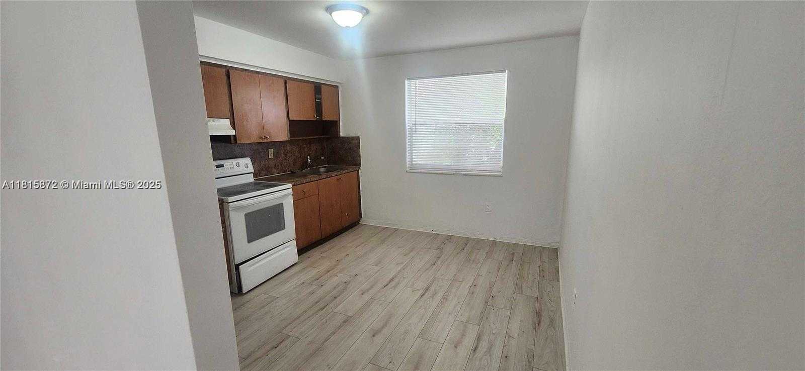 Small Image of 111 NORTH WEST 152ND ST #15, Miami Number 3