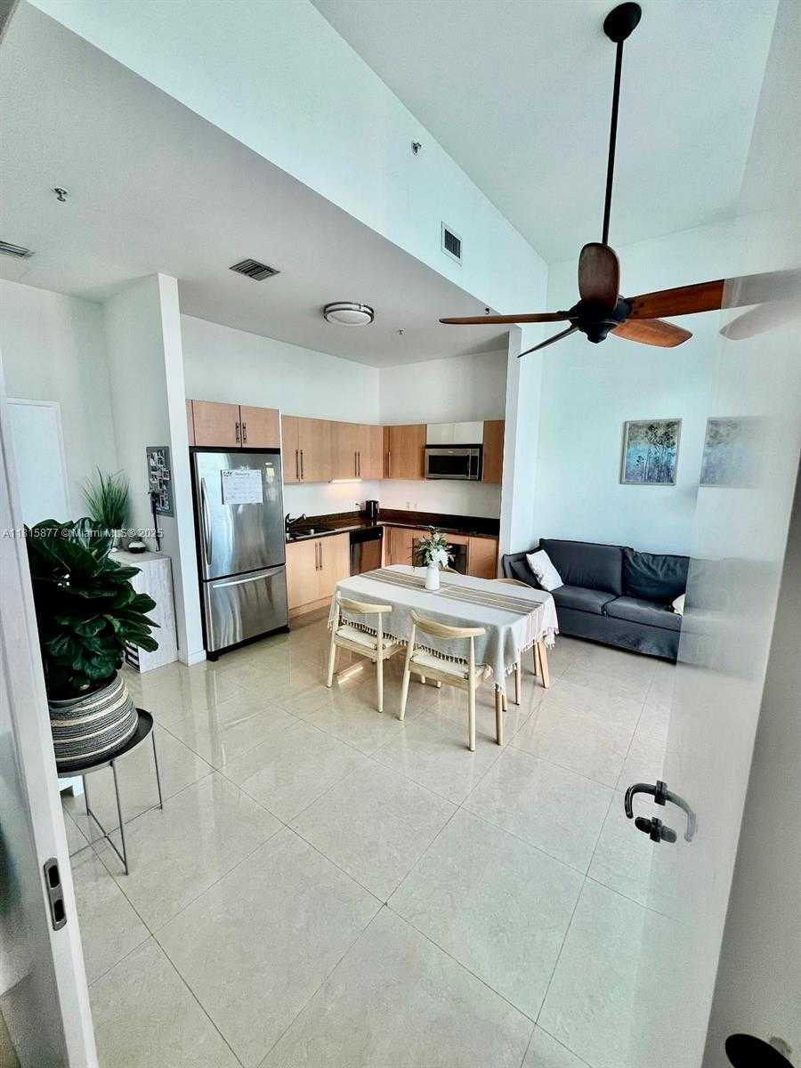 Small Image of 300 SOUTH BISCAYNE BLVD #PH-4003, Miami Number 5