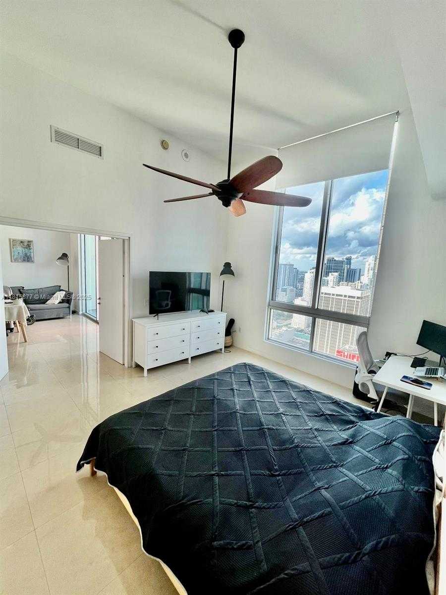 Small Image of 300 SOUTH BISCAYNE BLVD #PH-4003, Miami Number 6