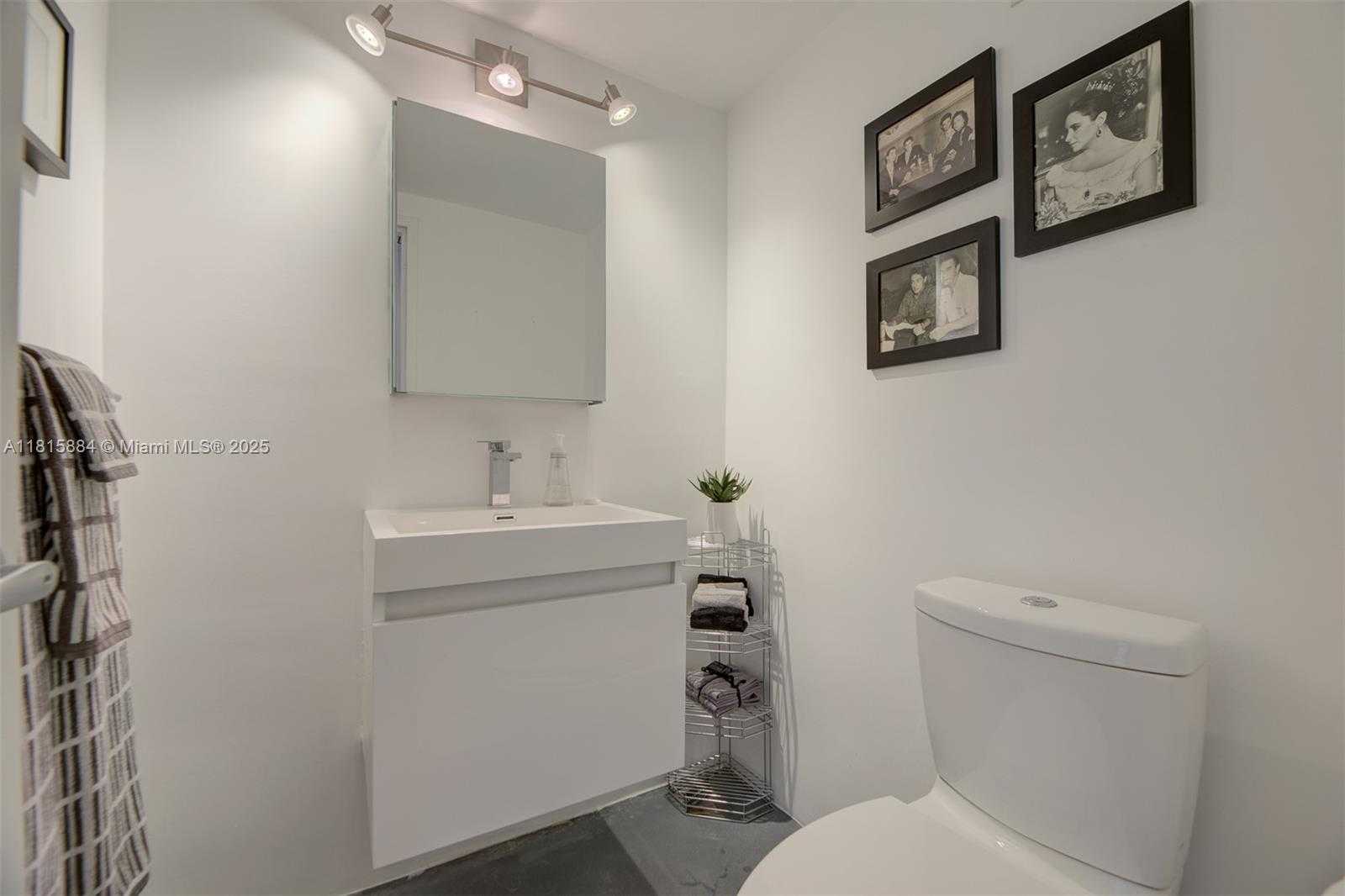 Small Image of 1000 WEST AVE #1510, Miami Beach Number 12